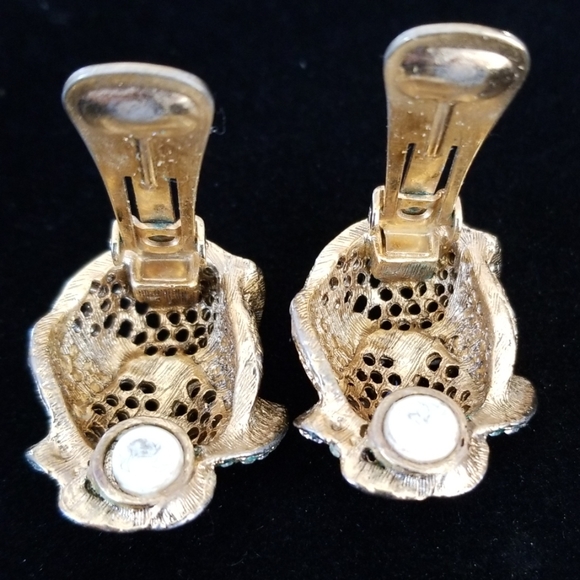 Vintage Mid Century Rose Design Gold Tone Rhinestone Clip Earrings - Picture 10 of 15